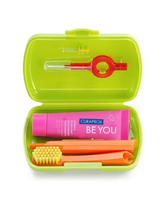 Curaprox Travel Set Utazó szett ZÖLD (fogkefe, mini fogkrém, fogköztisztító kefe)